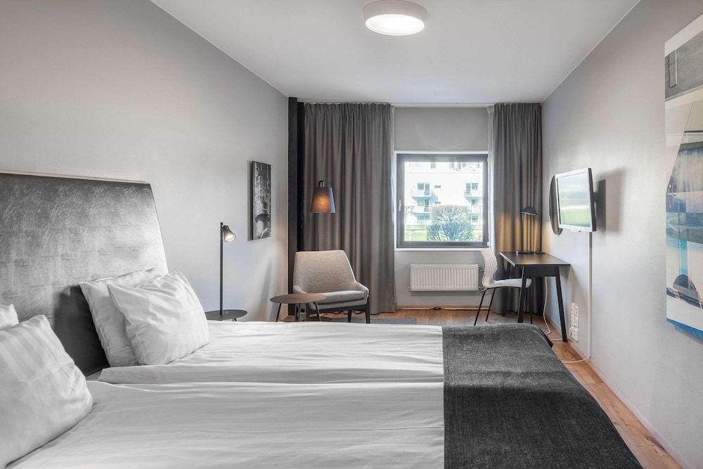 undefined Quality Hotel 11 9