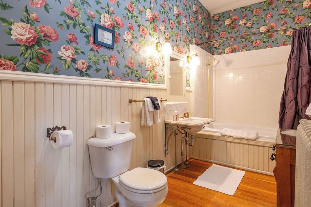 Aurora Staples Inn Suite, 1 Queen Bed (Riverview Suite) 5