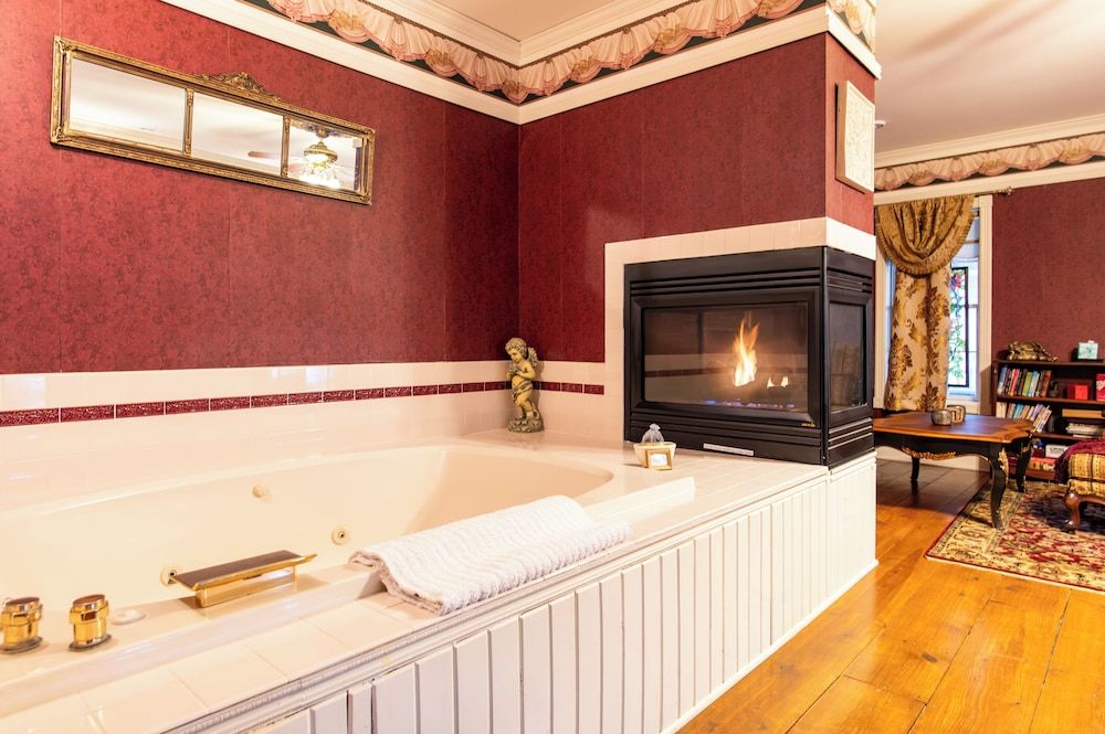 Aurora Staples Inn Signature Suite, 1 King Bed (Carriage House) 6