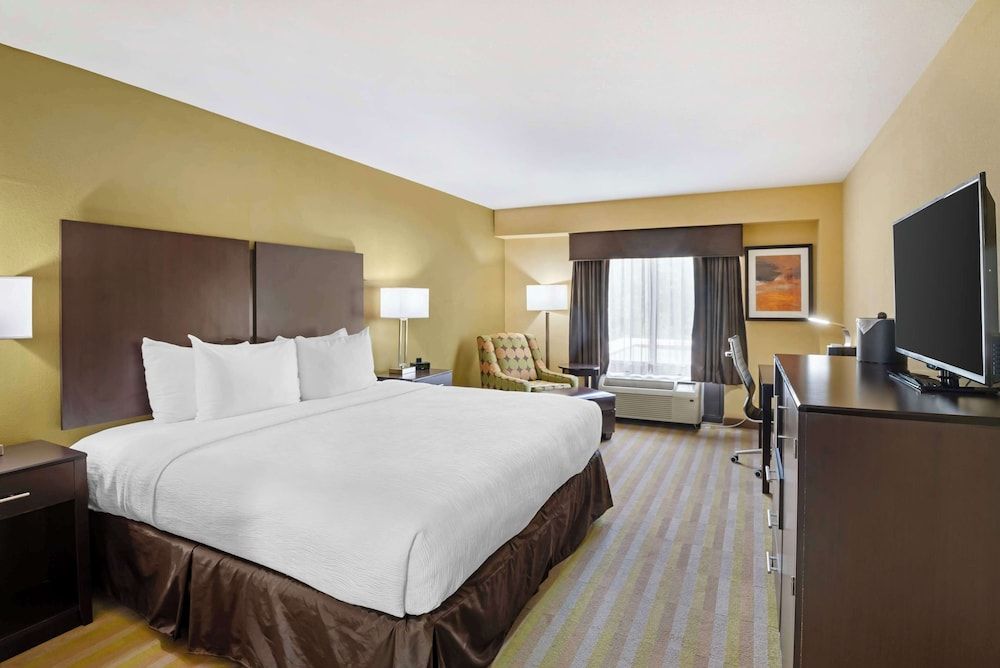 Best Western Plus Thornburg Inn & Suites Standard Room, 2 Queen Beds, Non Smoking, Refrigerator & Microwave 2