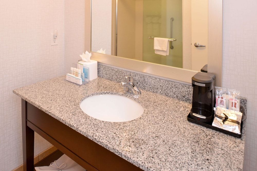 Hampton Inn Omaha Midtown-Aksarben Area Room, 2 Queen Beds, Non Smoking, Refrigerator & Microwave 7