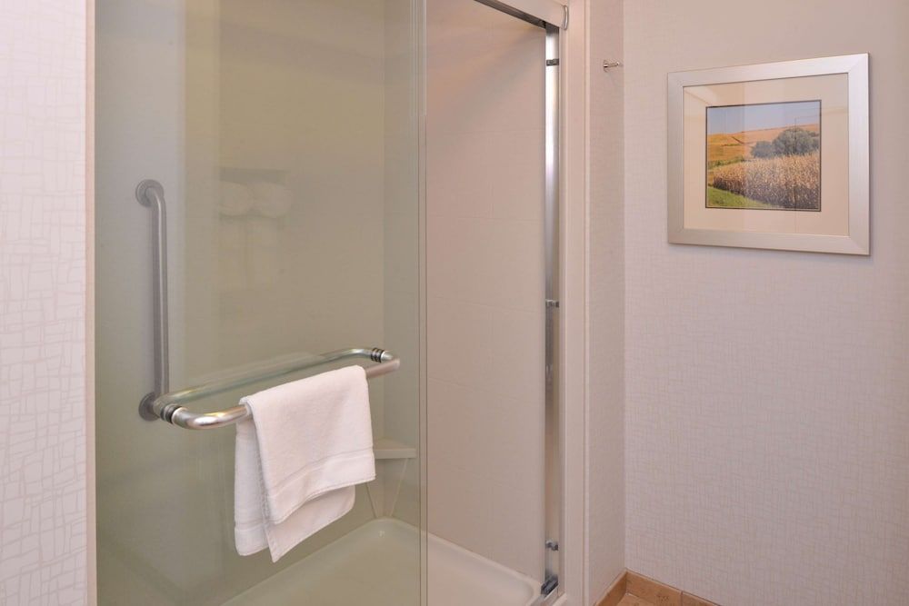 Hampton Inn Omaha Midtown-Aksarben Area Room, 2 Queen Beds, Non Smoking, Refrigerator & Microwave 6