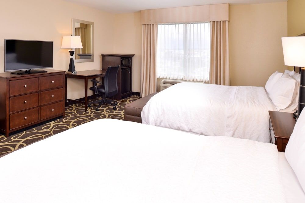 Hampton Inn Omaha Midtown-Aksarben Area Room, 2 Queen Beds, Non Smoking, Refrigerator & Microwave 2