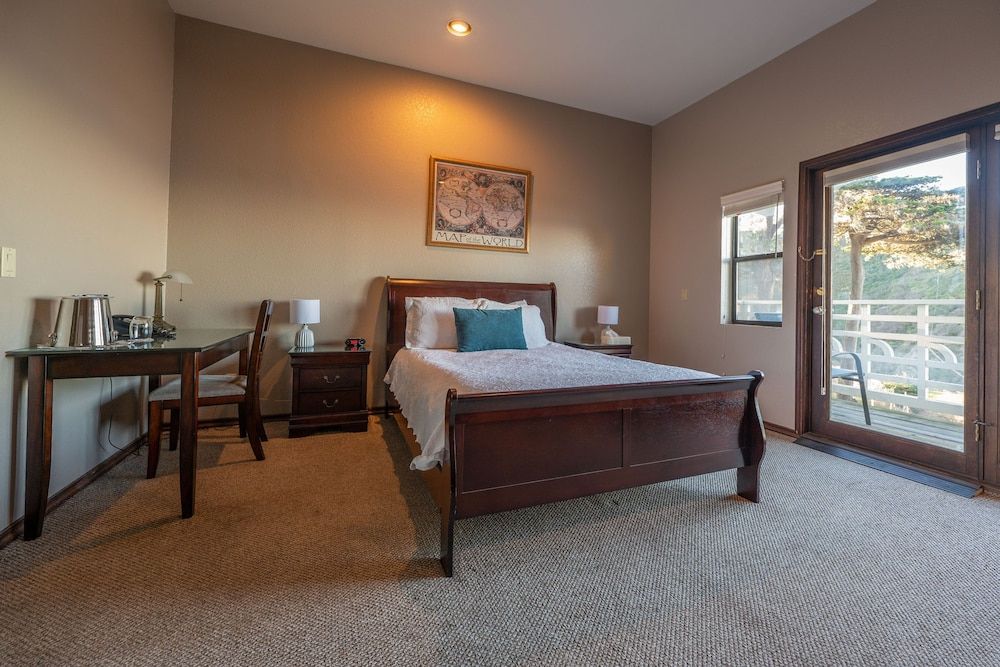 Wharf Master's Inn Queen Oceanview ADA Room