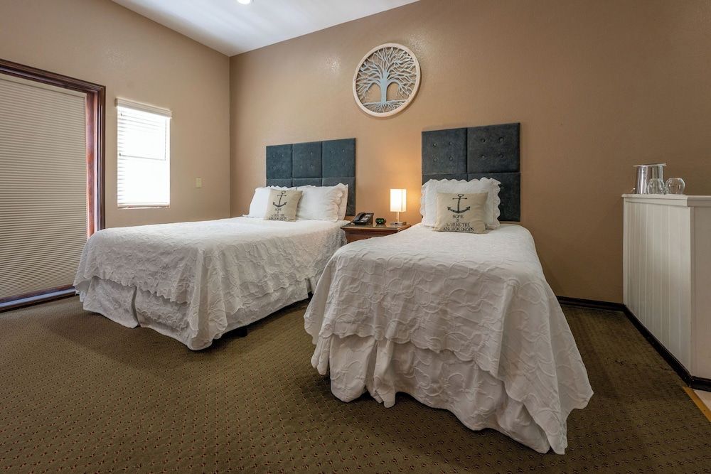 Wharf Master's Inn Deluxe Double Room