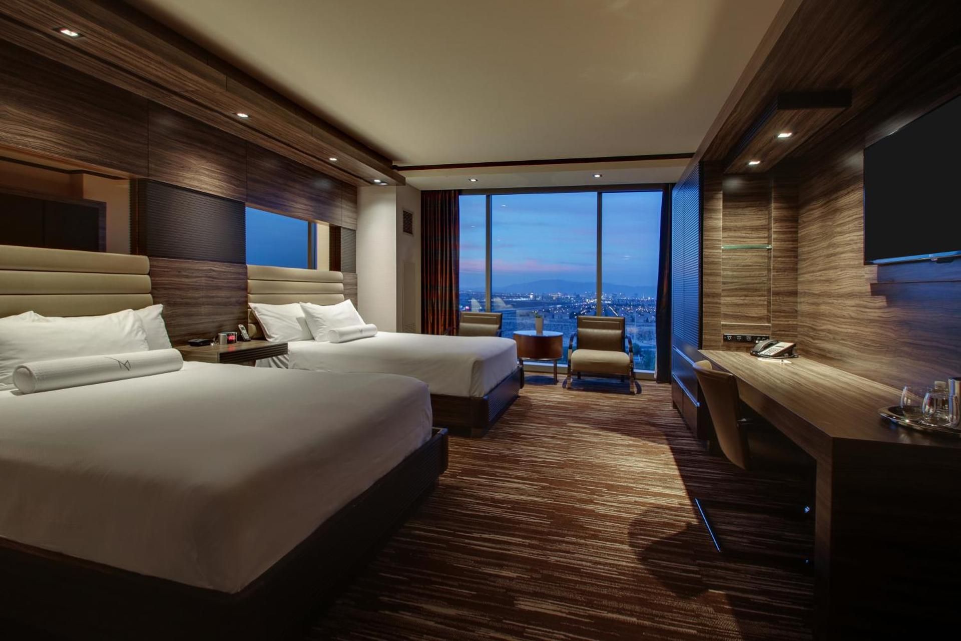 Queen Room with Pool View