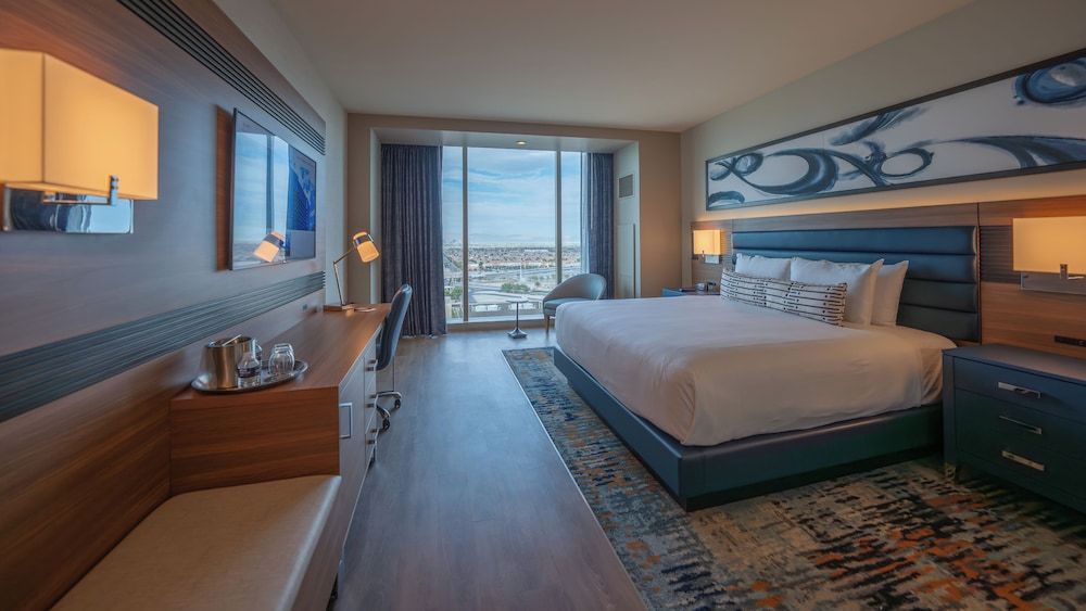Modern Strip View King