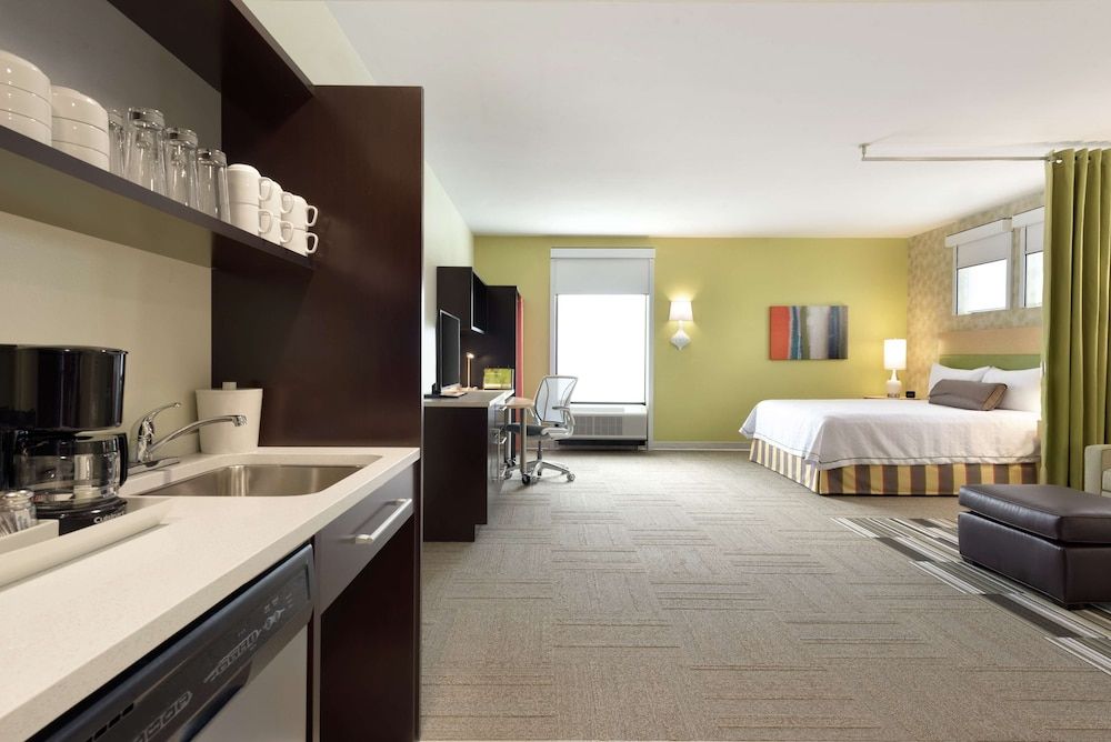 Studio, 1 King Bed, Accessible, Bathtub (Mobility)