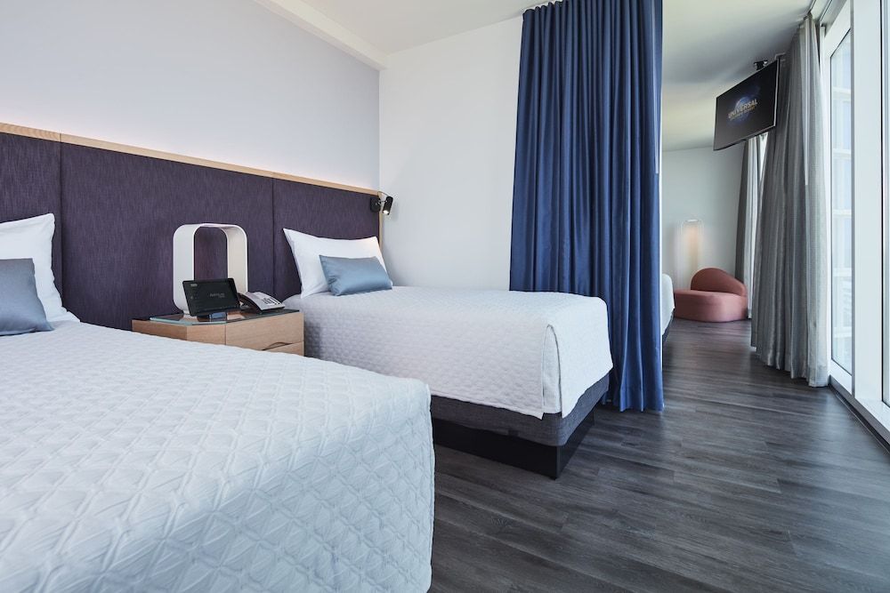 undefined Universal's Aventura Hotel 2