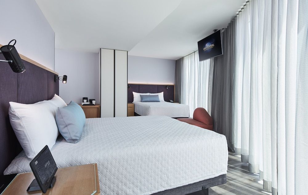 Deluxe Room, Non Smoking (Two Queen) (Includes Early Park Admission*)