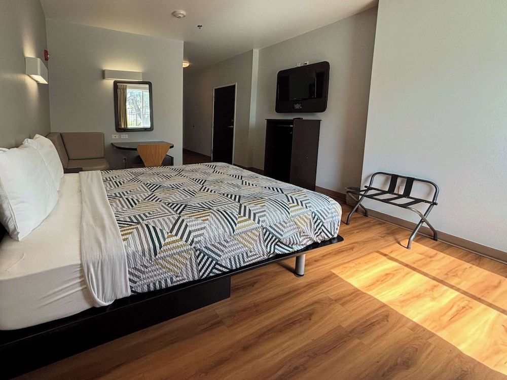 Motel 6 Weslaco, TX Standard Room, 1 Queen Bed, Accessible, Non Smoking 3