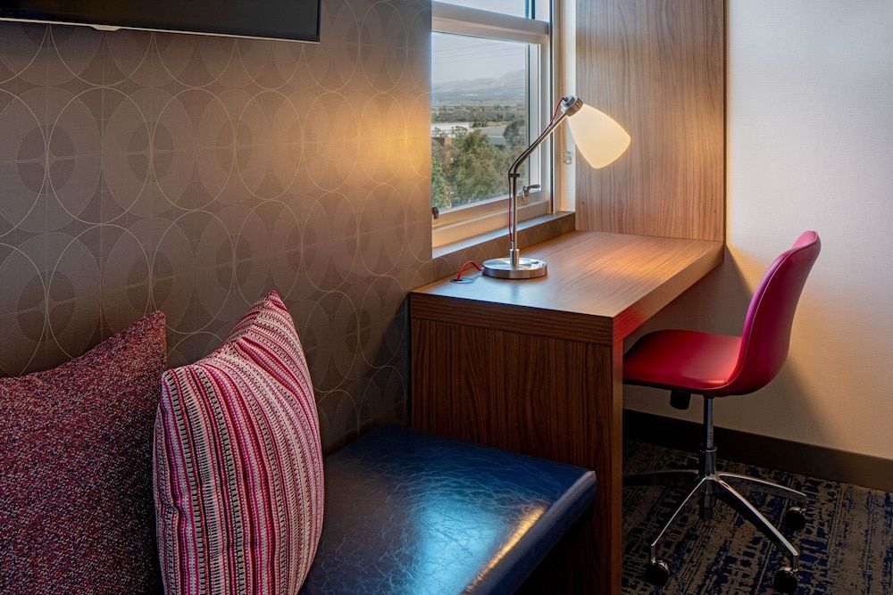 Aloft Santa Clara Traditional Room, 1 King Bed 10