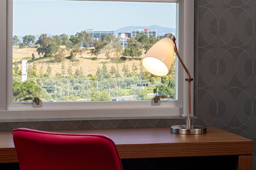 Aloft Santa Clara Traditional Room, 1 King Bed 11