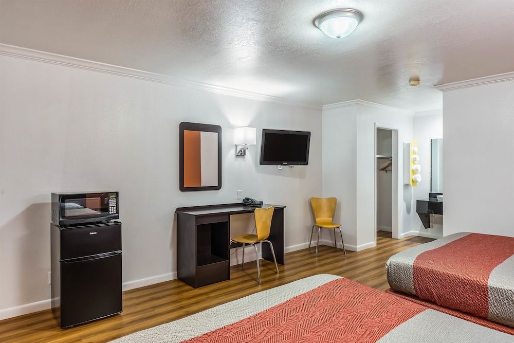 Motel 6 Tremonton, UT Standard Room, 2 Queen Beds, Accessible, Non Smoking 2