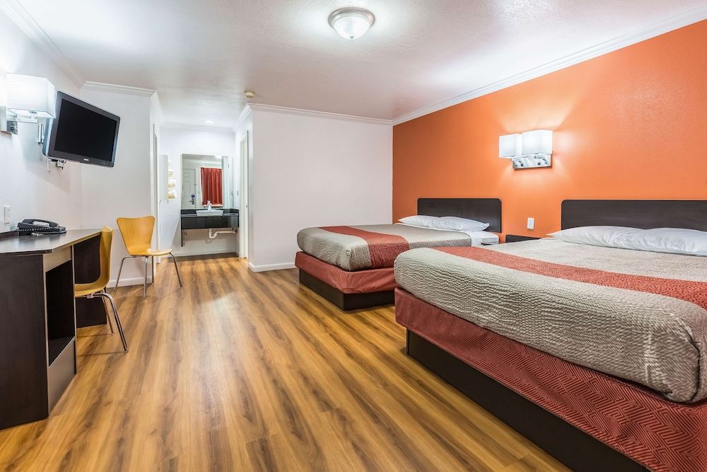 Motel 6 Tremonton, UT Standard Room, 2 Queen Beds, Accessible, Non Smoking 3