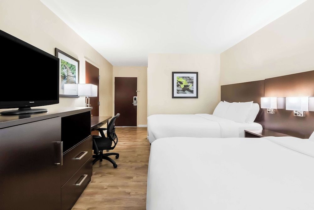 Standard Room, 2 Double Beds, Accessible, Bathtub (with Sofabed)