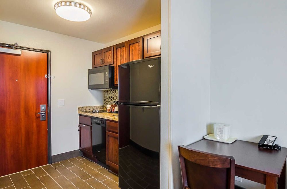 MainStay Suites Near Denver Downtown Suite, 1 Queen Bed with Sofa bed, Non Smoking (Efficiency, 2 Person Sofa bed) 4