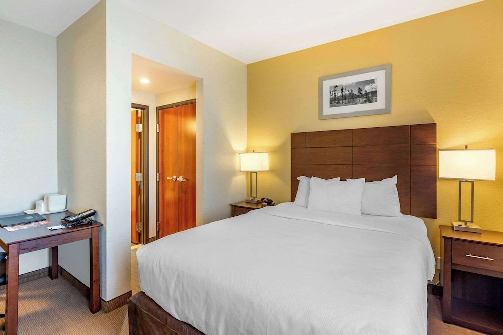 MainStay Suites Near Denver Downtown Suite, 1 Queen Bed with Sofa bed, Non Smoking (Efficiency, 2 Person Sofa bed) 2