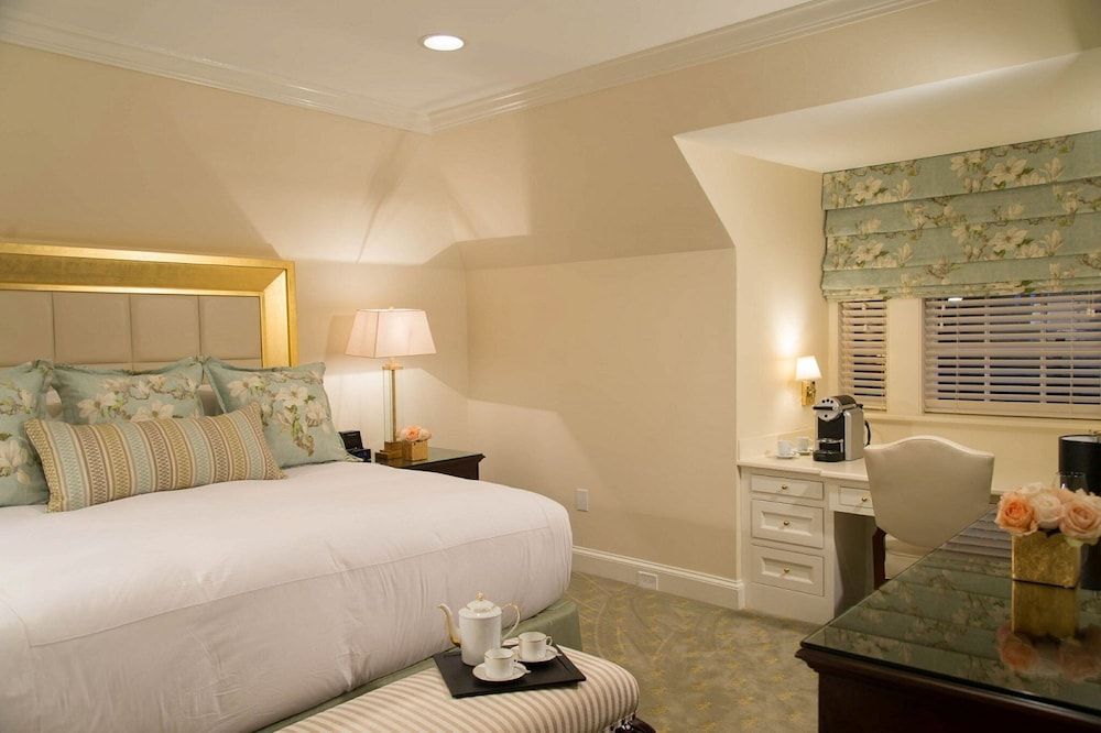 Deluxe Room (Pool House)