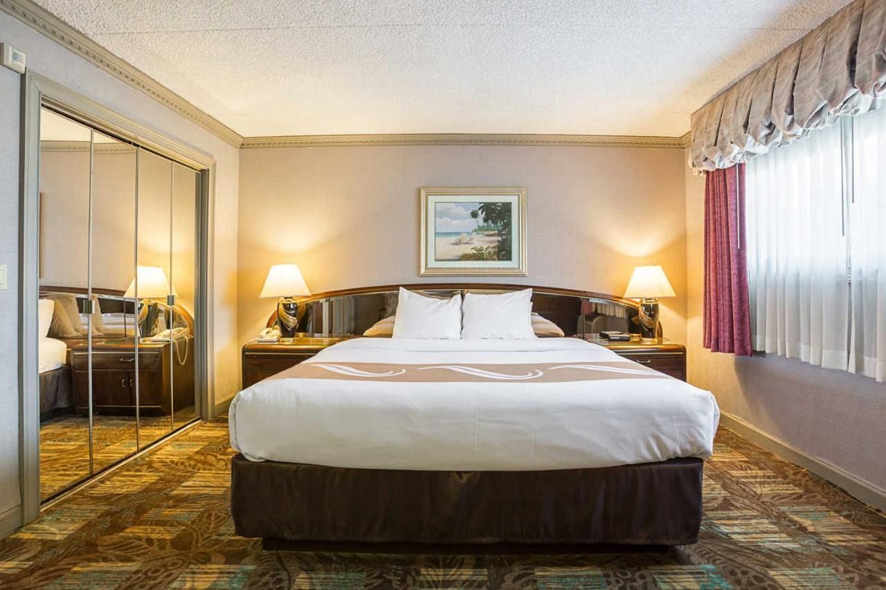 1 King Bed, Nonsmoking