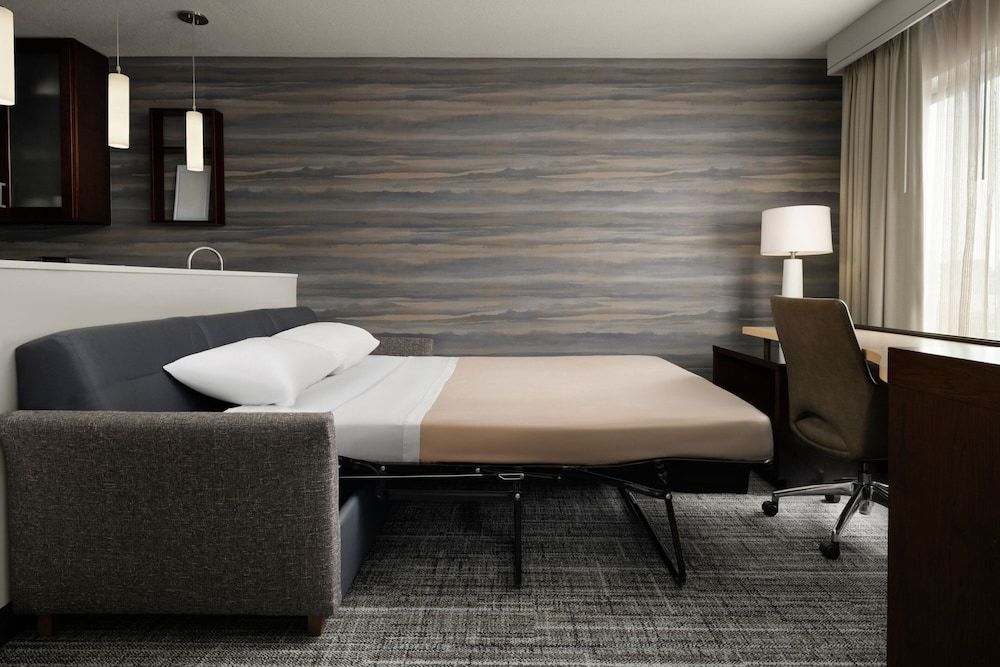 Suite, 1 Bedroom, Non Smoking (Mobility/Hearing Access, Roll-In Shwr)