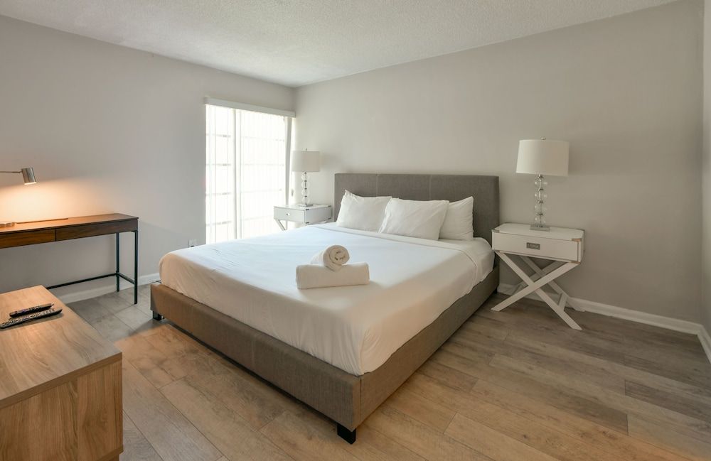 undefined Artrageous on the river By RocketStay 3