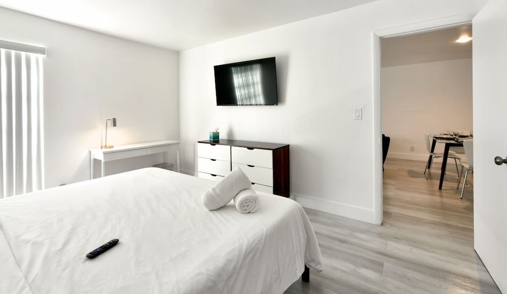 Designer One Bedroom Aparment River Views