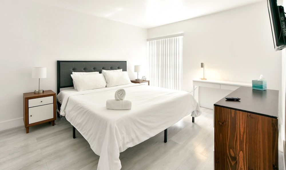 undefined Artrageous on the river By RocketStay 4