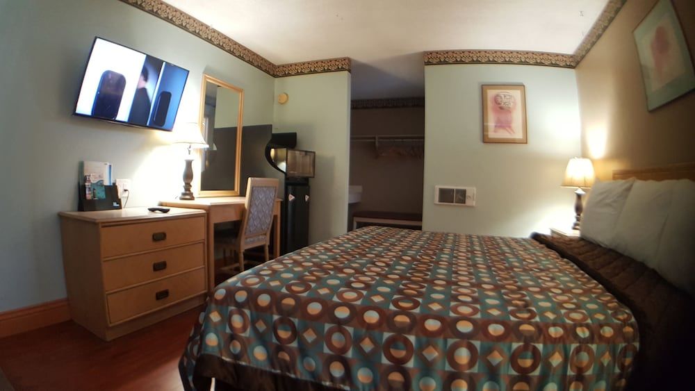 Standard Room, 1 Queen Bed