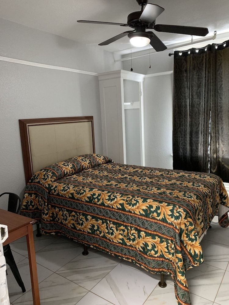 The Adrian Room, 1 Double Bed, Shared Bathroom 7