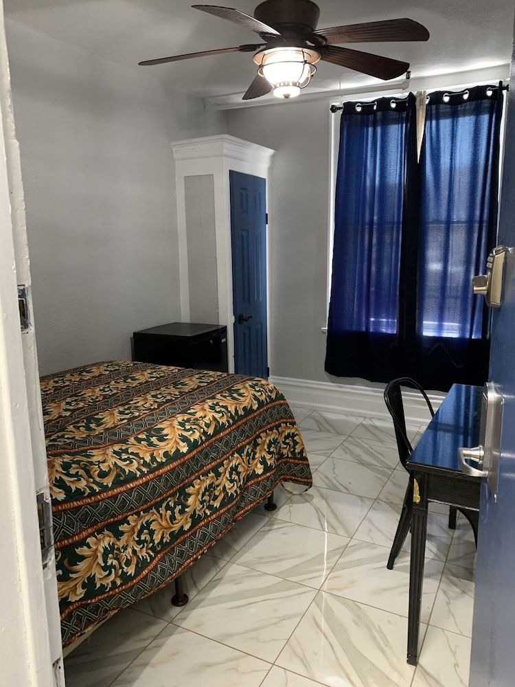 The Adrian Room, 1 Double Bed, Shared Bathroom 6