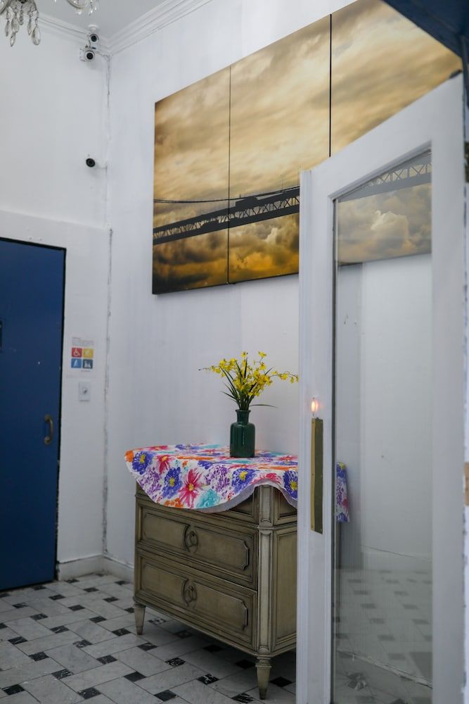 undefined The Adrian 5