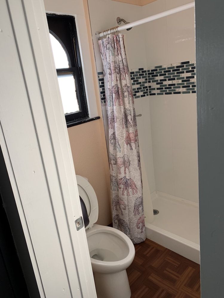 The Adrian Room, 1 Double Bed, Shared Bathroom 9