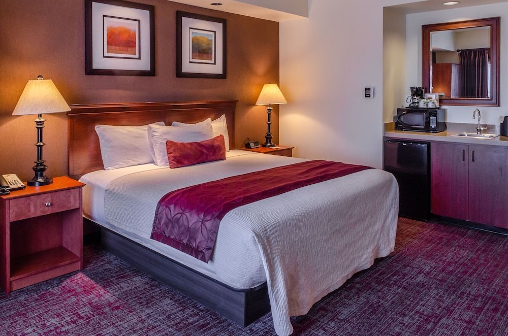 Deluxe Room 1 King Bed
