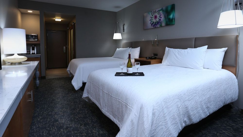 Room, 2 Queen Beds, Mountain View