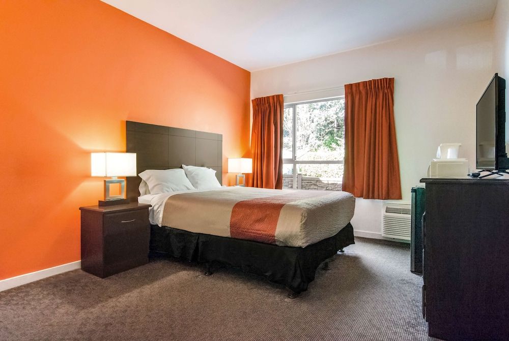 Standard Room, 1 Queen Bed, Accessible, Non Smoking