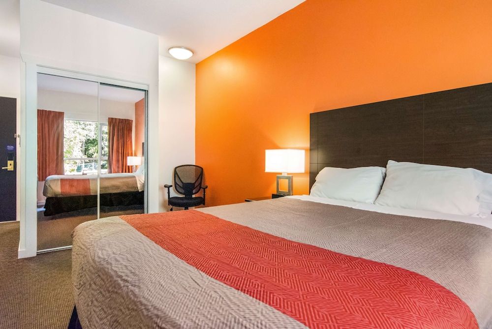 Standard Room, 1 Queen Bed, Accessible, Non Smoking