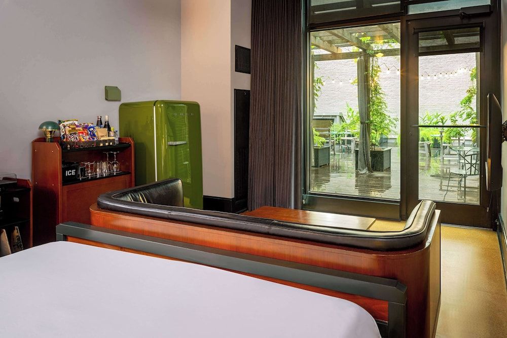 Room, 1 King Bed, Patio (Shared)