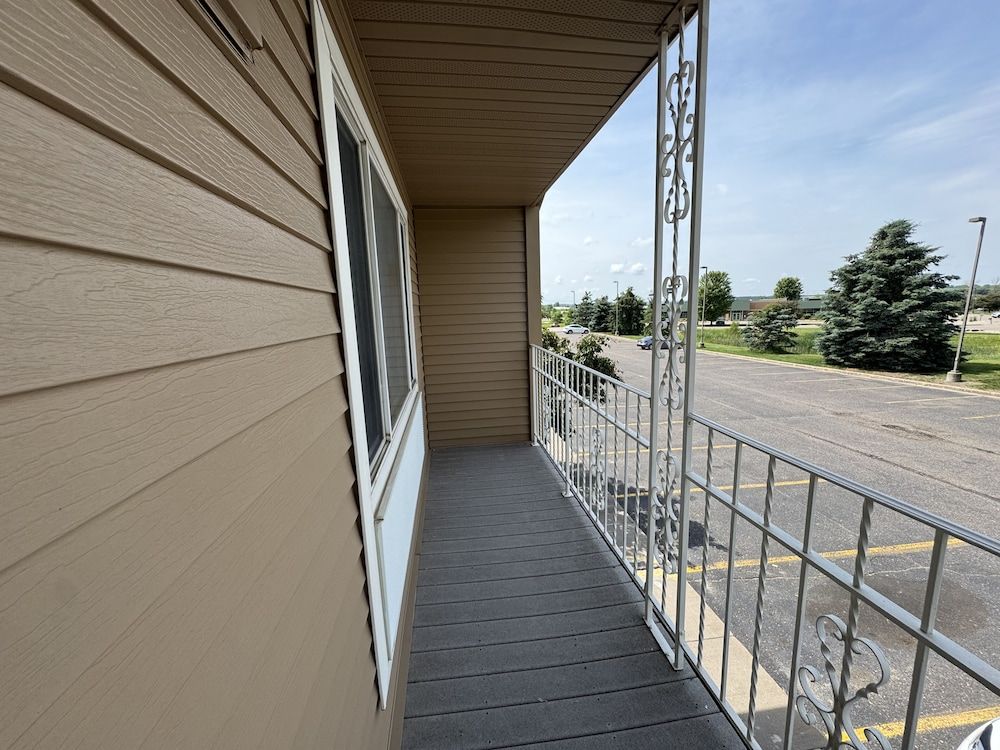 AmericInn by Wyndham Baldwin Premium Suite, 1 Bedroom, Non Smoking (1 King Bed) 3