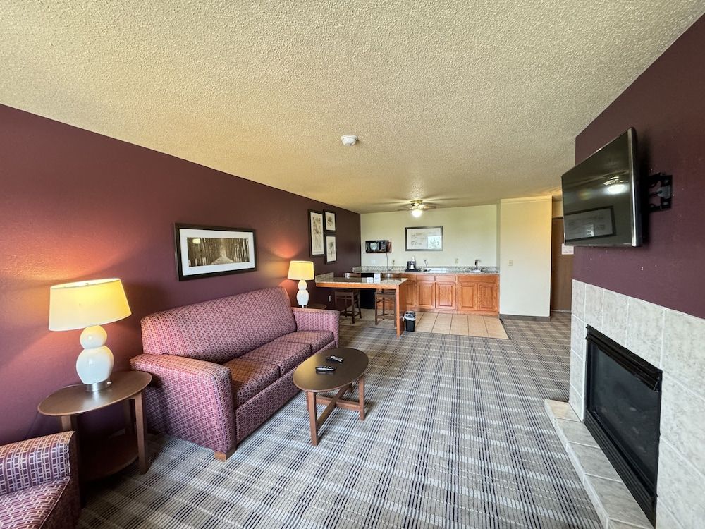 AmericInn by Wyndham Baldwin Premium Suite, 1 Bedroom, Non Smoking (1 King Bed) 8