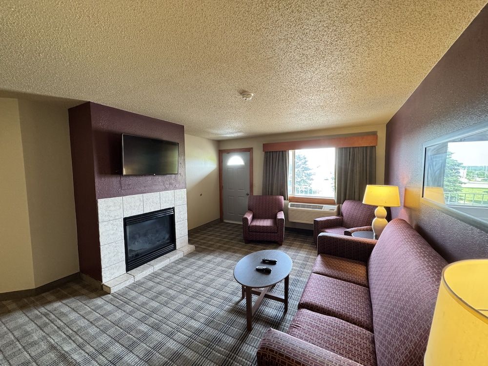 AmericInn by Wyndham Baldwin Premium Suite, 1 Bedroom, Non Smoking (1 King Bed) 7