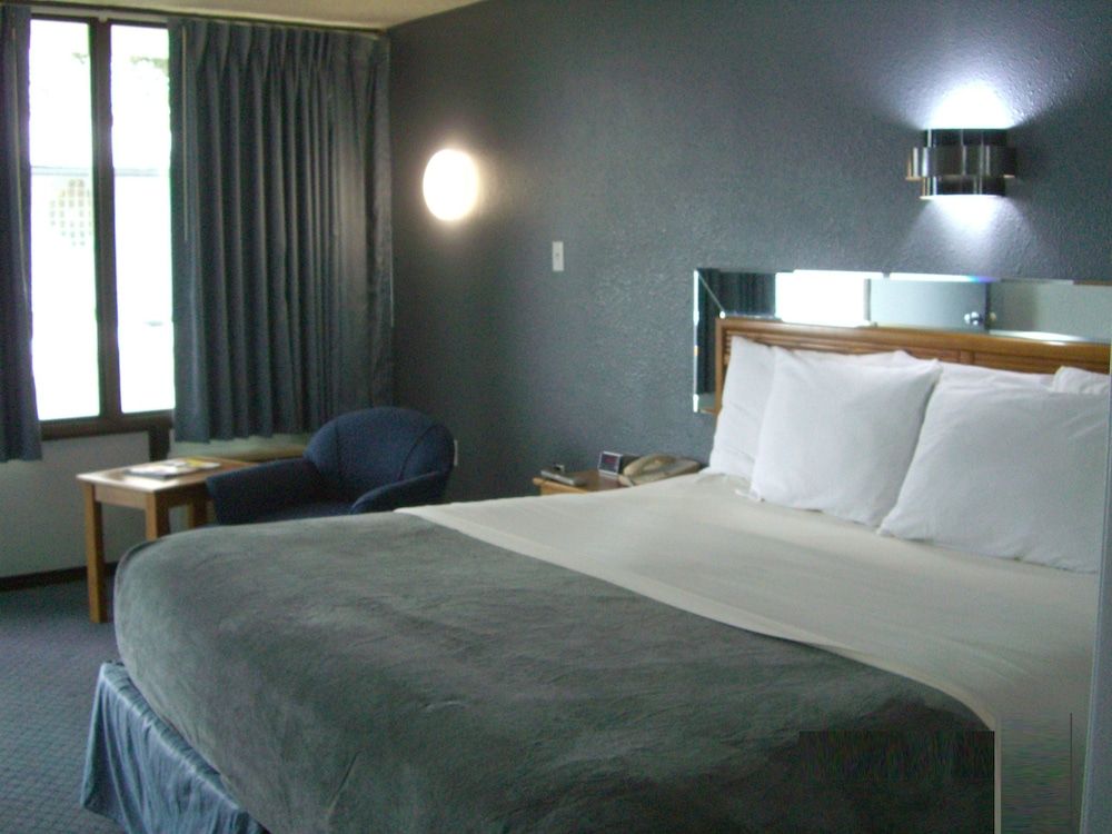 Deluxe Room, 1 King Bed, Ground Floor