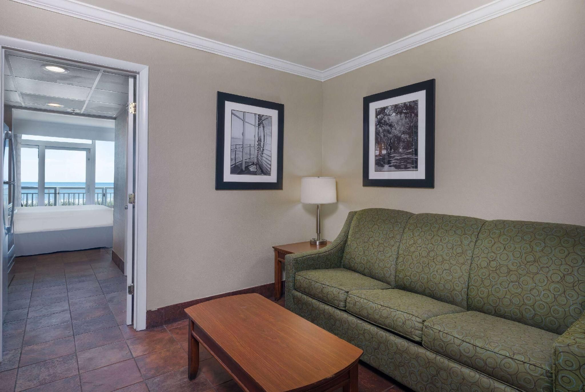1 Queen Bed, Efficiency Room, Oceanfront, Non-Smoking