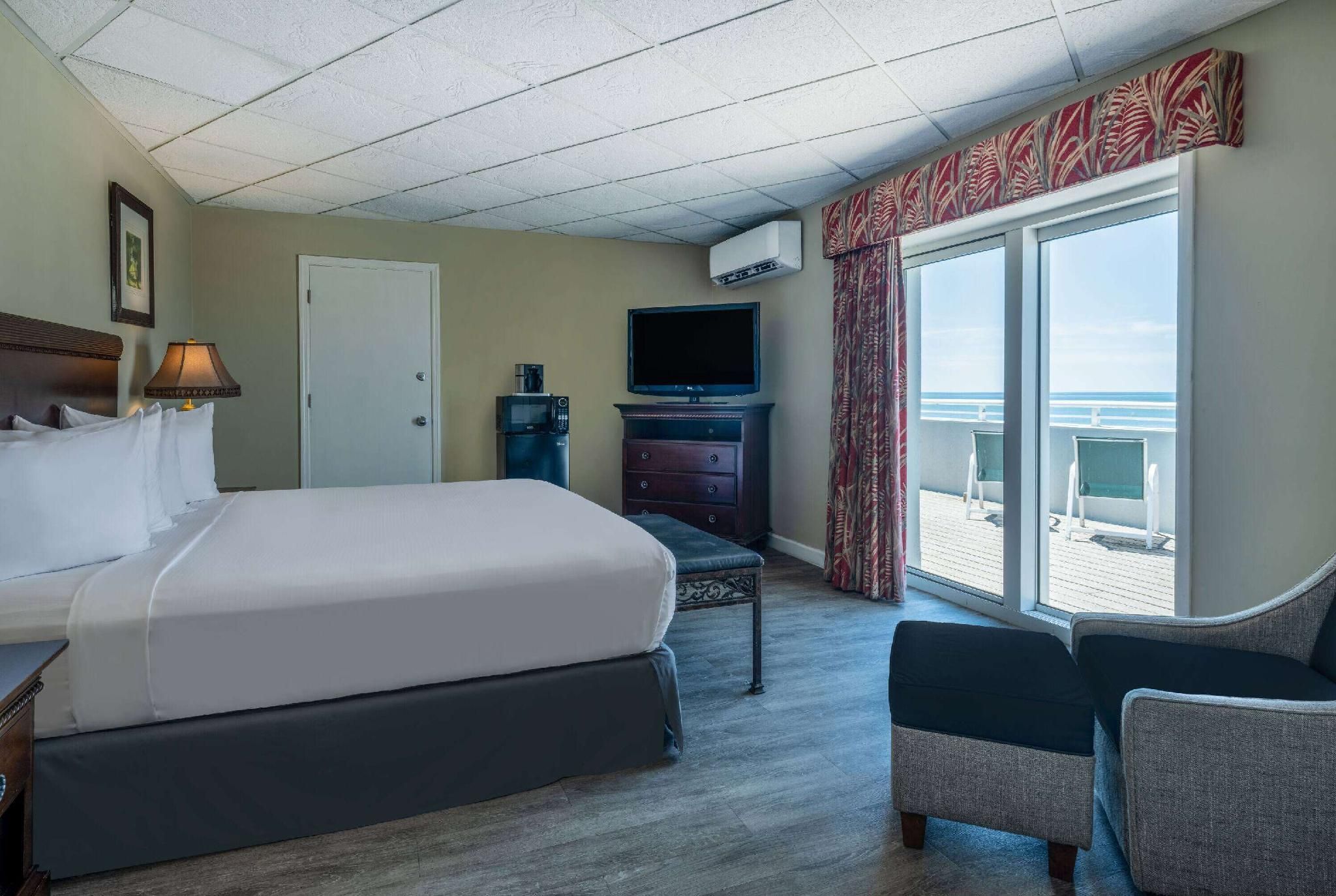 1 King Bed, Studio Suite, Oceanfront, Non-Smoking
