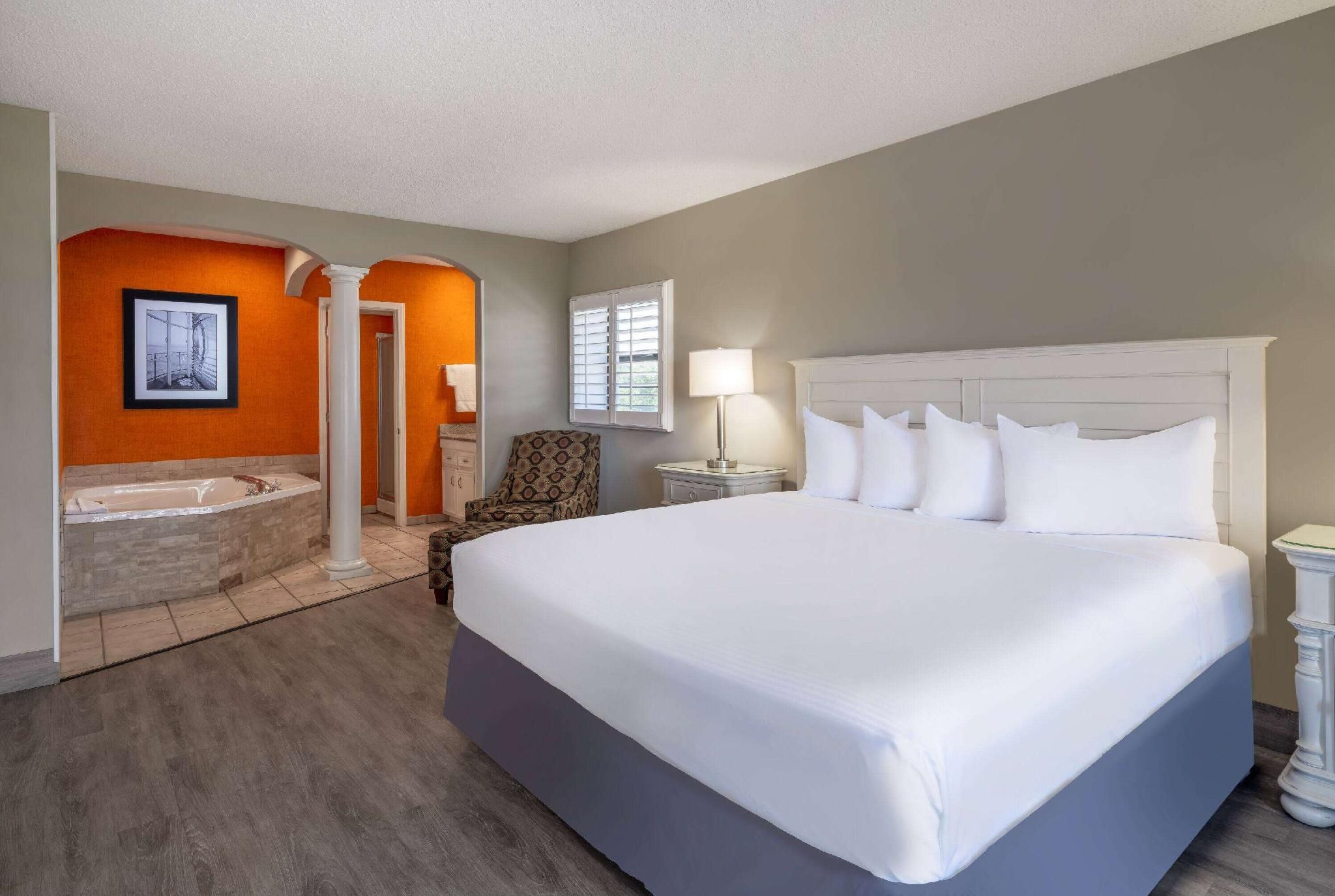Premium Room, 1 King Bed, Ocean View, Balcony, Non-Smoking