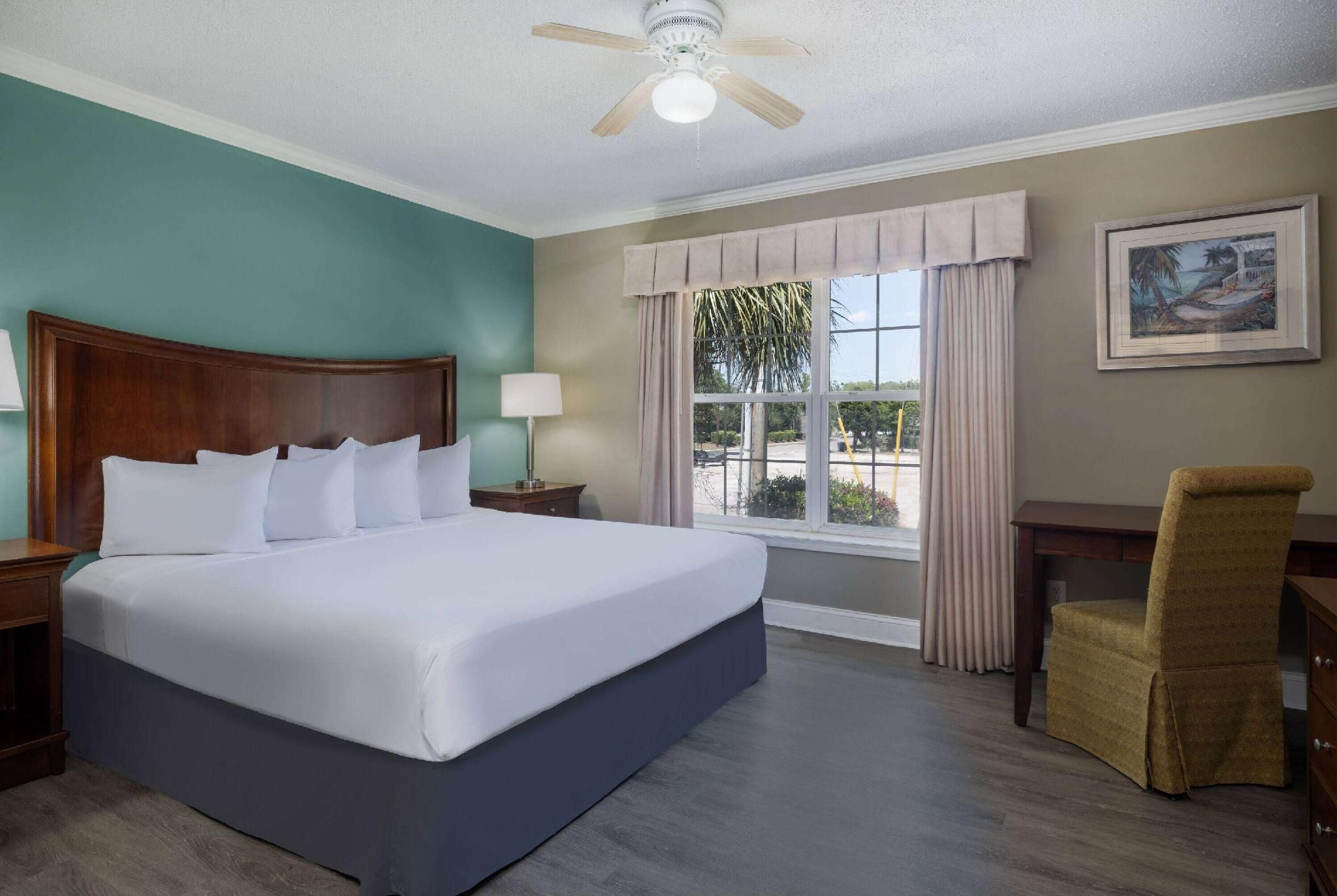 1 King Bed, 1-Bedroom Cottage, Non-Smoking