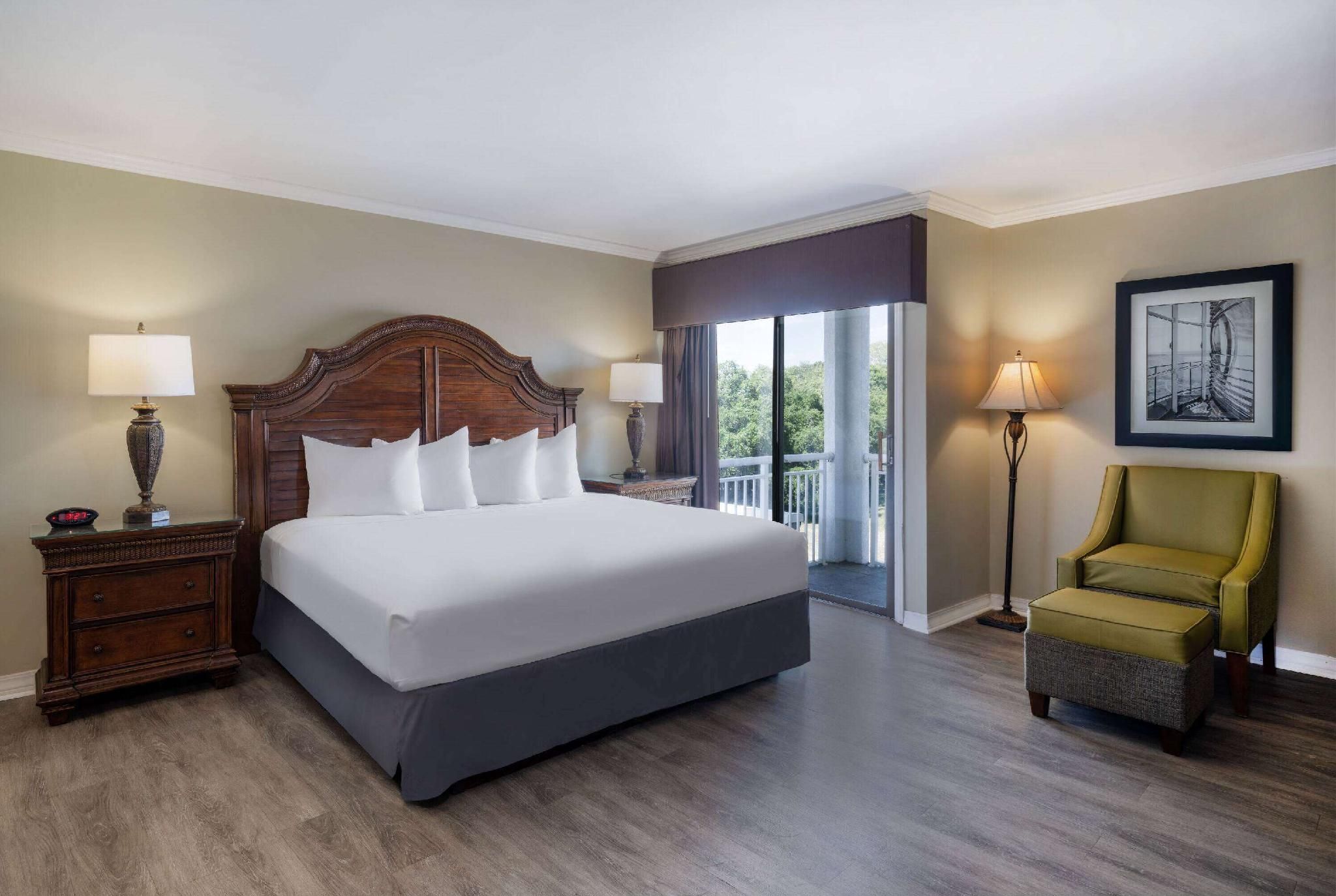 Family Suite, 2 Bedroom Suite, 1 King Bed & 1 Queen Bed, Non-Smoking