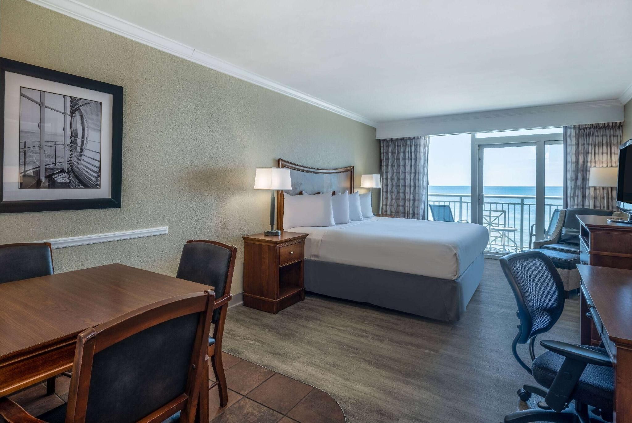 1 King Bed, Efficiency Room, Oceanfront, Non-Smoking