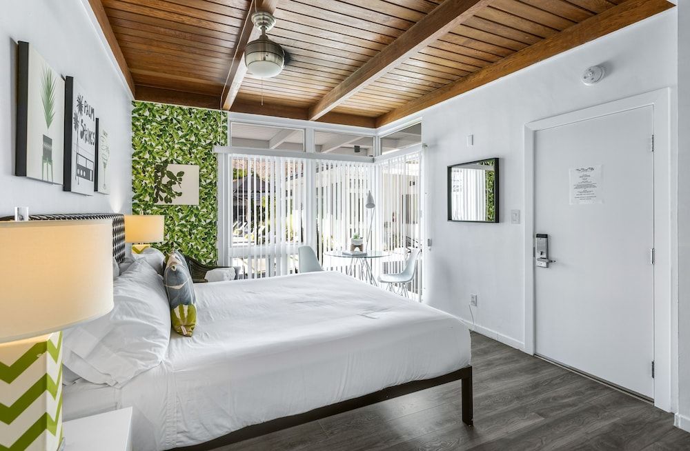 Standard Room, 1 King Bed