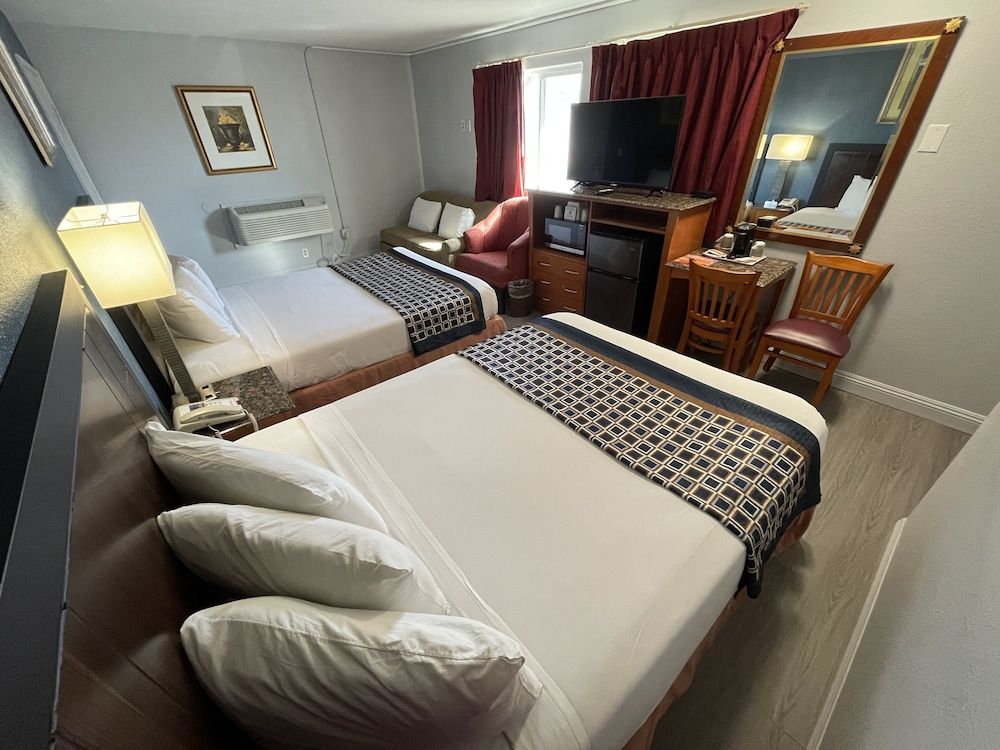 Deluxe Room, 2 Queen Beds, Non Smoking